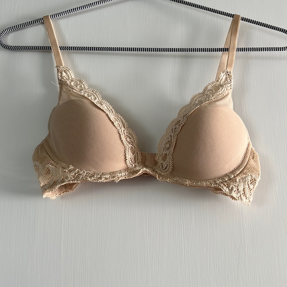 NWOT 32B Natori ‘Plunge’ Beige Bra Lace Detail